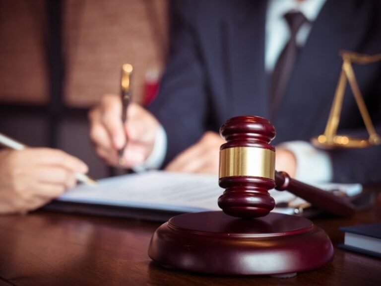 Itau e Condenado a Indenizar Cliente por Encerrar Conta Bancaria sem Aviso Previo