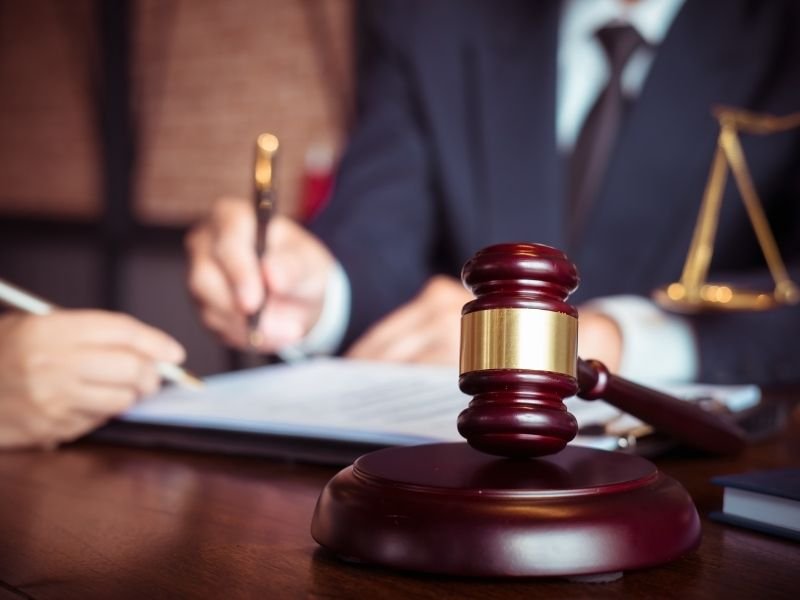 Itau e Condenado a Indenizar Cliente por Encerrar Conta Bancaria sem Aviso Previo