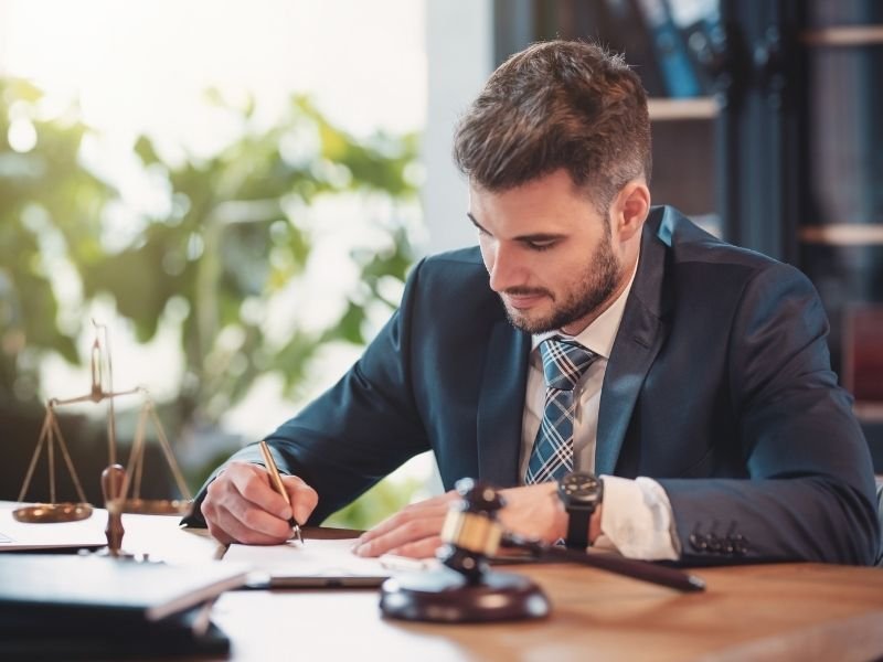 PLANO DE SAUDE E CONDENADO POR NEGAR COBERTURA DE CIRURGIA PARA PACIENTE COM TUMOR CEREBRAL